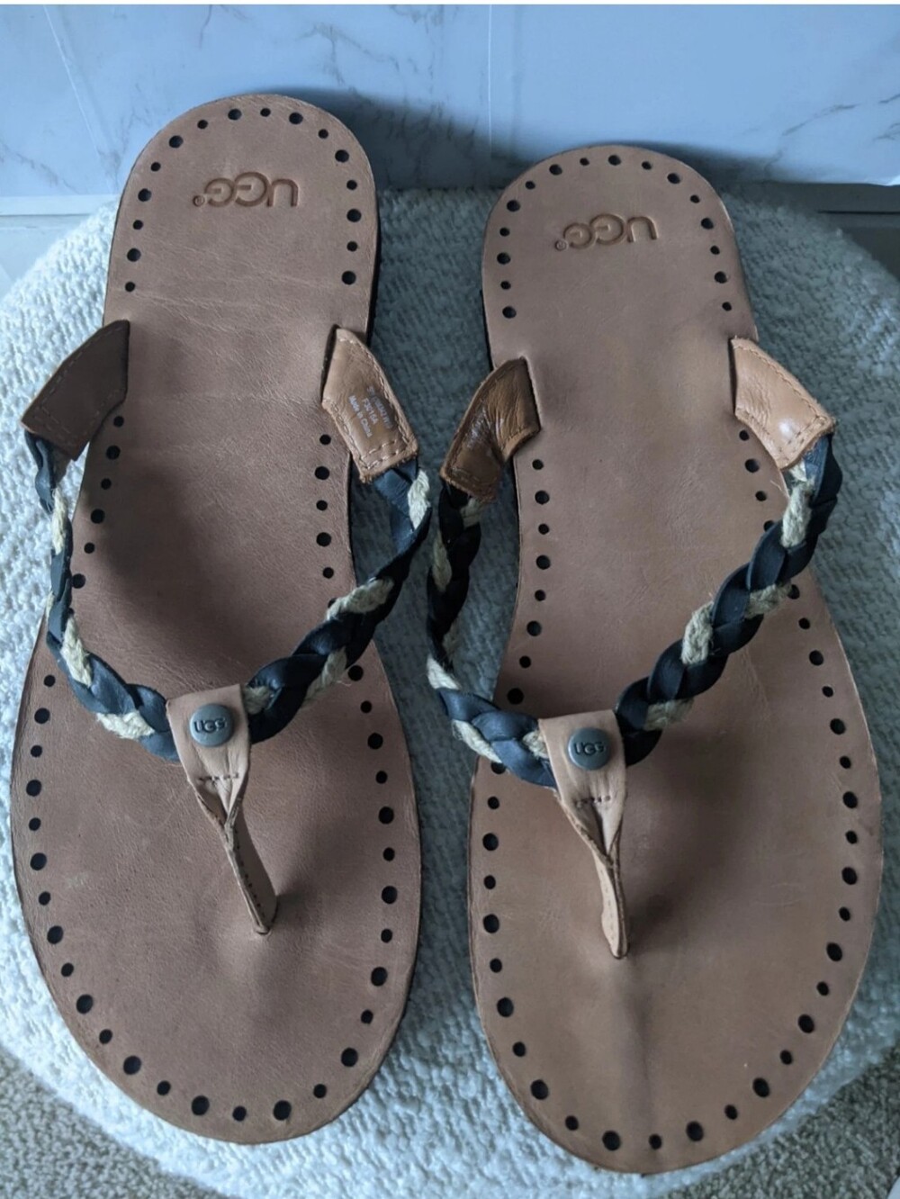 Ugg Navie Sandals Women's Leather Braided Thong Flip Flops Size 10 W Black/Tan